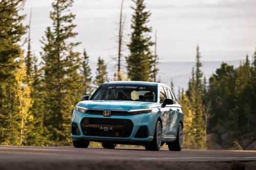 Honda CR-V e:FCEV Jadi Mobil Hidrogen Pertama Dilepas di Sirkuit